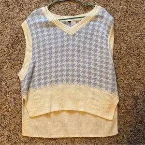 H&M Blue and Cream Houndstooth V-Neck Sweater Vest